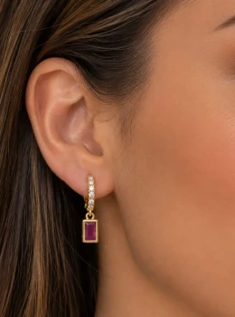 ✨️ Brinco Argola Cravejado em Strass e Pingente em Zircônia Retangular Banhado a Ouro 18k