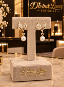✨️ Brinco Pérola Folhas  Cravejado em Strass Banhado a Ouro 18K ou Prata 925