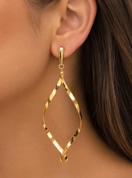 ✨️ Brinco Torcido Liso Banhado a Ouro 18K