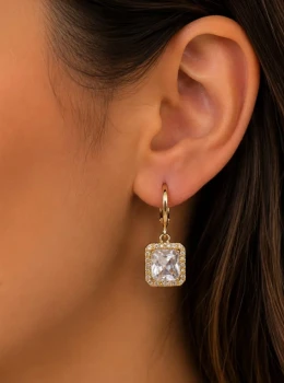 ✨ Brinco Argola com Pingente Retangular em Zircônia Banhado a Ouro 18K
