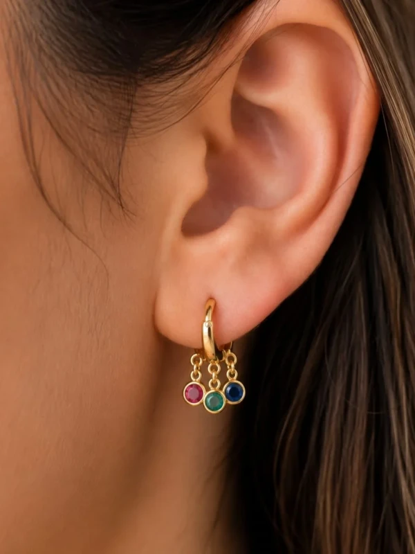 ✨️ Brinco Argolinha 3 Pedras Coloridas em Zircônias Banhado a Ouro 18K