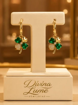 ✨️ Brinco Argola Trevo De Quatro Folhas Cristal Verde e Zircônias Banhado a Ouro 18K