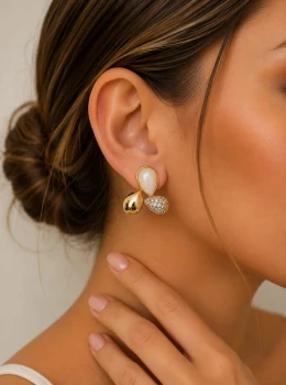 ✨️ Brinco Gota com Pedra Translúcida e Zircônias Cravejadas  Banhado a Ouro 18K