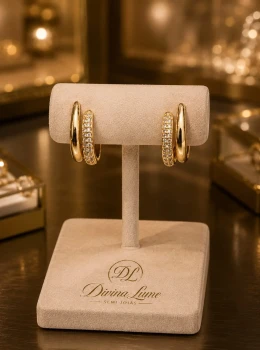 ✨️ Brinco Meia Argola Dupla Cravejada em Zircônias Banhado a Ouro 18K