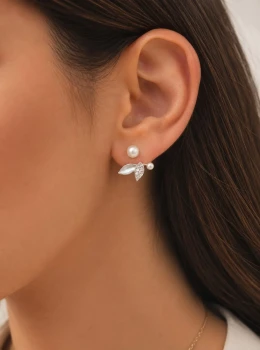 ✨️ Brinco Pérola e Folhas Cravejado em Strass Banhado a Prata 925