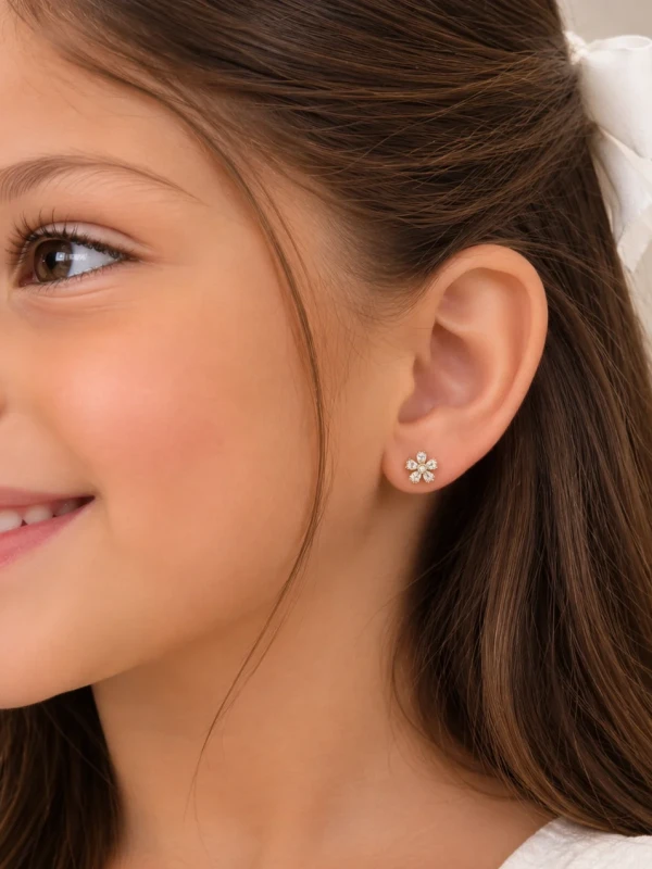 ✨️ Brinco Flor em Zircônias Banhado a Ouro 18K