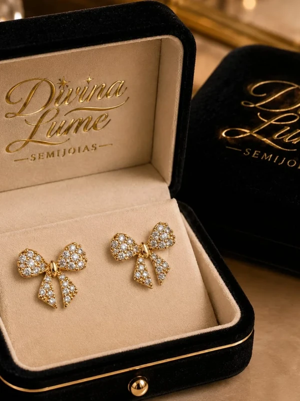 ✨️ Brinco Lacinho Cravejado em Zircônias Banhado a Ouro 18K