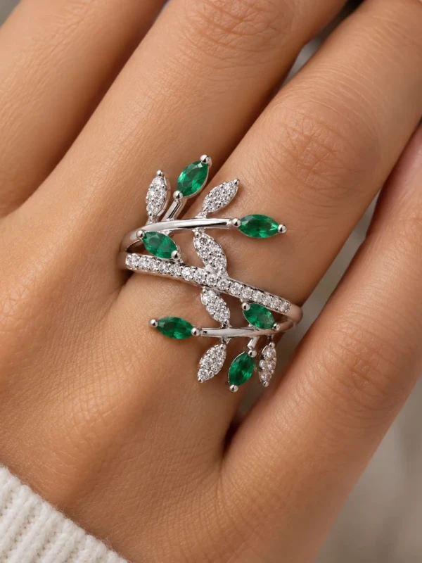 ✨️ Anel Ramos Folhas Cravejado com Zircônia Cristal e Verde Banhado a Prata 925
