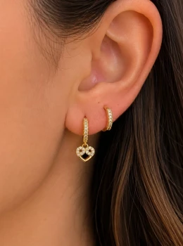 ✨ Brinco Dois Furos Argolas Click Dois Furos Pingente Coração Cravejados em Zircônias Ouro 18K