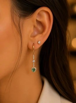 ✨️ Brinco Dois Furos Ponto de Luz e Argola Click Pingente Longo Cravejado em Zircônias Brilhantes e Pedra Coração Verde