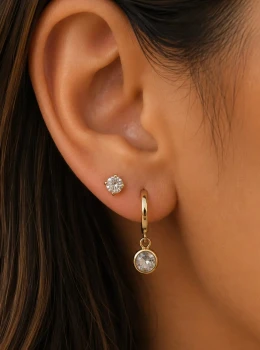 ✨️ Brincos Dois Furos Argolas Clik Ponto de Luz Banhado a Ouro 18K