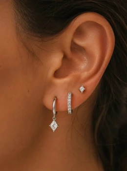 ✨️ Trio de Brincos com Zircônias e Pingente em Formato Losango Banhado a Prata 925 ou Ouro 18K