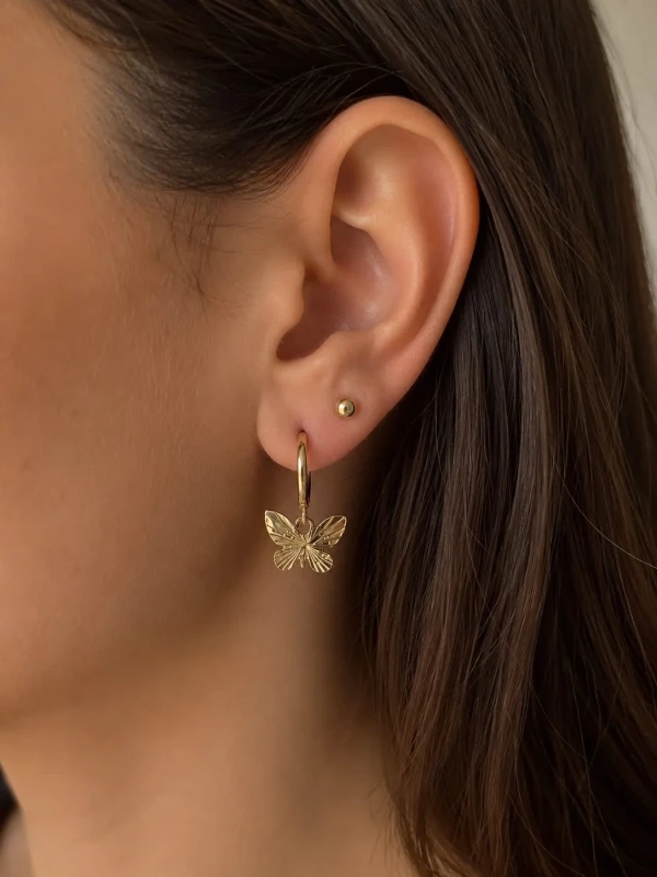 ✨️ Brincos Dois Furos Argolinha Clik Borboleta Banhado a Ouro 18K