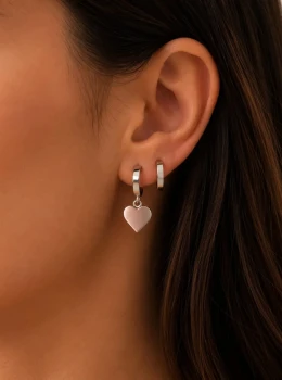 ✨️ Brincos Dois Furos Pingente Coração Liso em Aço Inox Prata