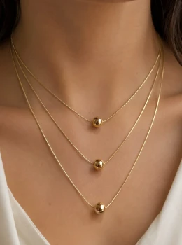 ✨️ Colar Triplo em Camadas com Pingentes de Bola Banhado a Ouro 18K
