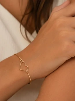 ✨️ Bracelete Moldável Coração Vazado Banhado a Ouro 18K