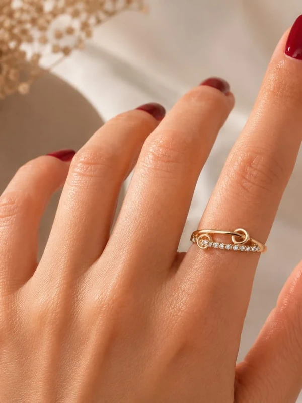 ✨ Anel Detalhe em Elo e Fileira de Zircônias Banhado a Ouro 18K - N. 20