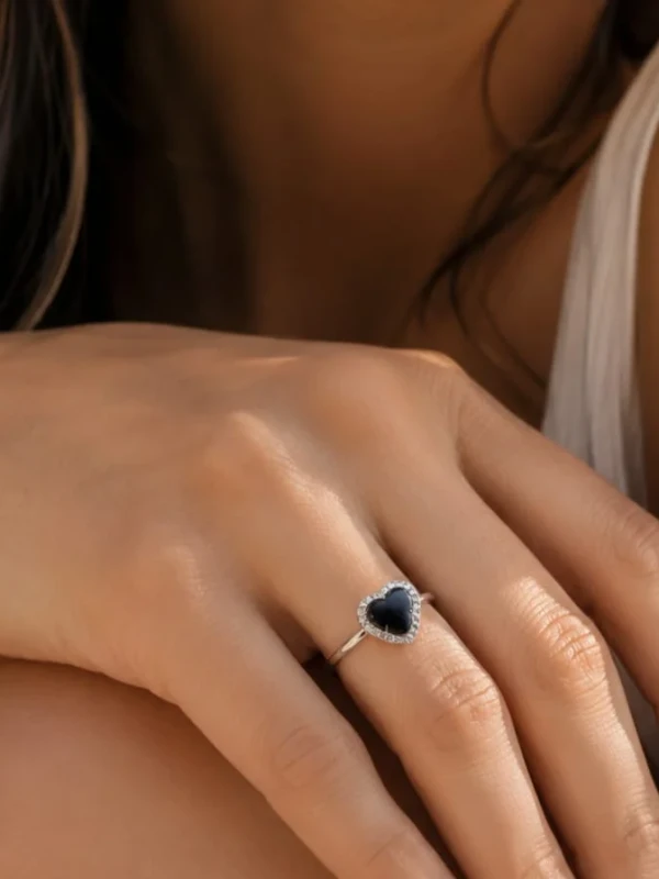 ✨️ Anel Coração Preto Contornado em Strass Banhado a Prata 925 - Nº 18