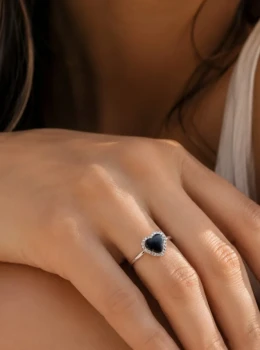 ✨️ Anel Coração Preto Contornado em Strass Banhado a Prata 925 - Nº 18