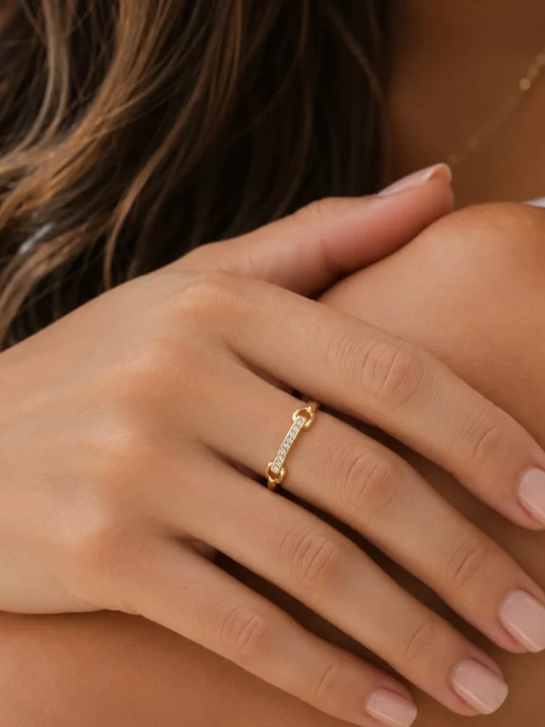 ✨️ Anel Minimalista Cravejado em Strass Banhado a Ouro 18K - Nº 18