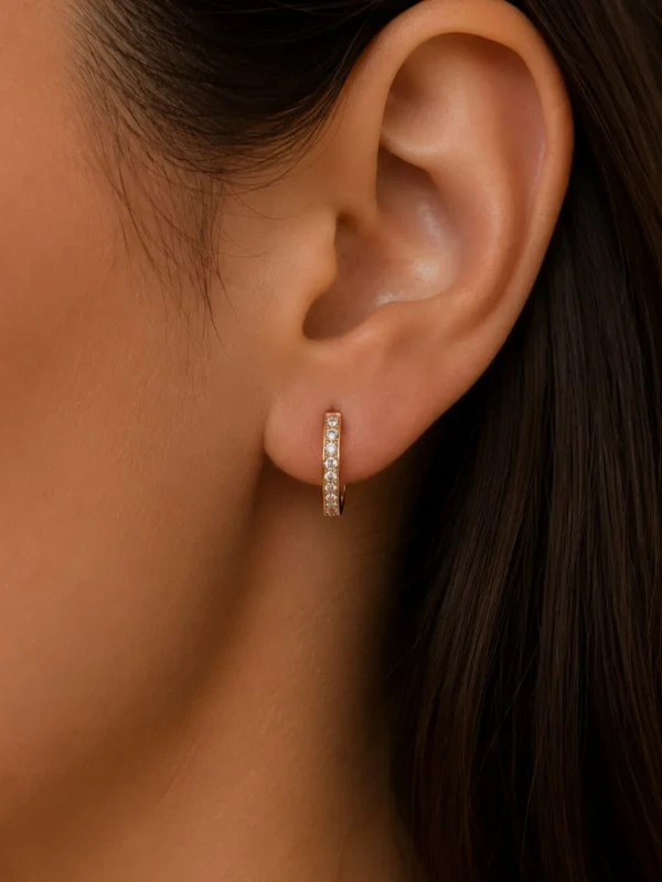 ✨️ Brinco argola Cravejado com Zircônias Banhado a Ouro 18K