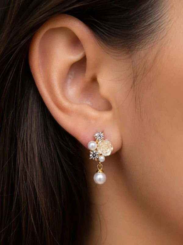 ✨️ Brincos Pérola Flor Camélia e Zircônias em Aço Inox Dourado