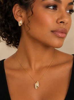 ✨️ Conjunto Colar e Brincos Geométricos com Pedras Brilhantes Banhado a Prata 925 ou Ouro 18K
