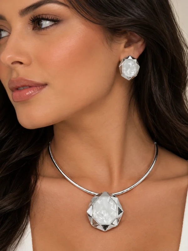 ✨️ Conjunto Colar e Brincos Formato Geométrico e Madrepérola Banhado a Ouro 18K ou Prata 925