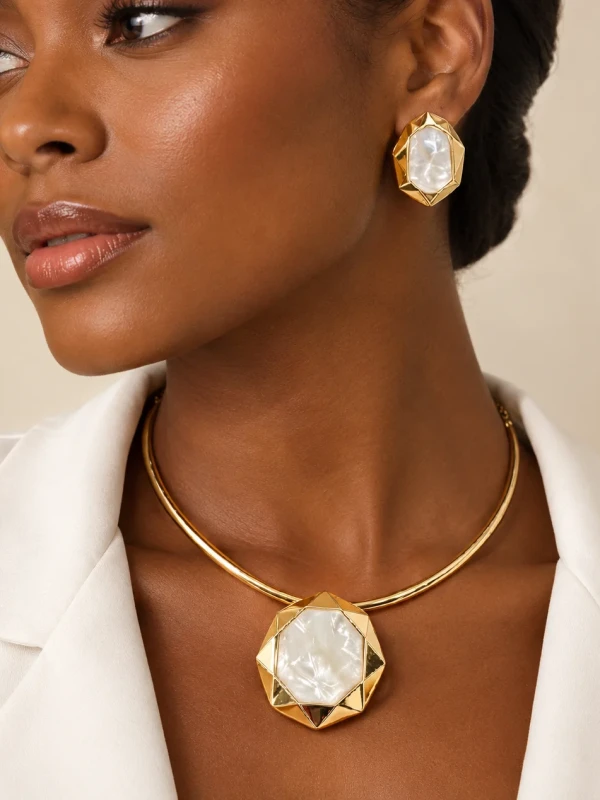 ✨️ Conjunto Colar e Brincos Formato Geométrico e Madrepérola Banhado a Ouro 18K ou Prata 925