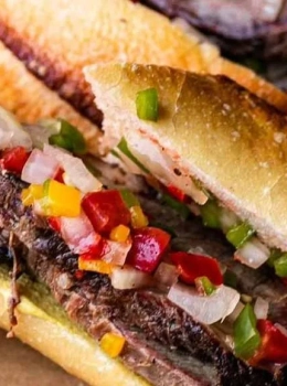 Lanches de Churrasco com Vinagrete e Creme de Alho