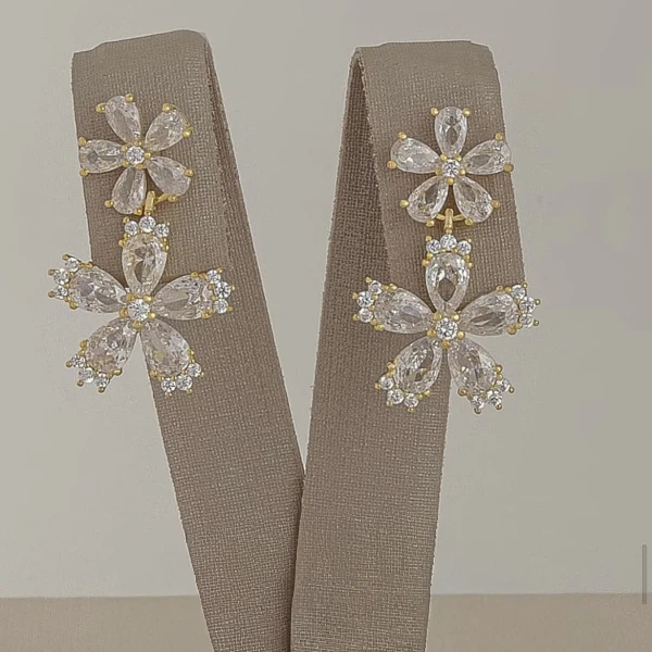 Brinco flor cristal