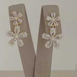 Brinco flor cristal