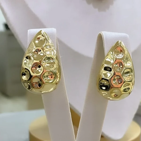 Brinco Gota G Elegante e Sofisticado