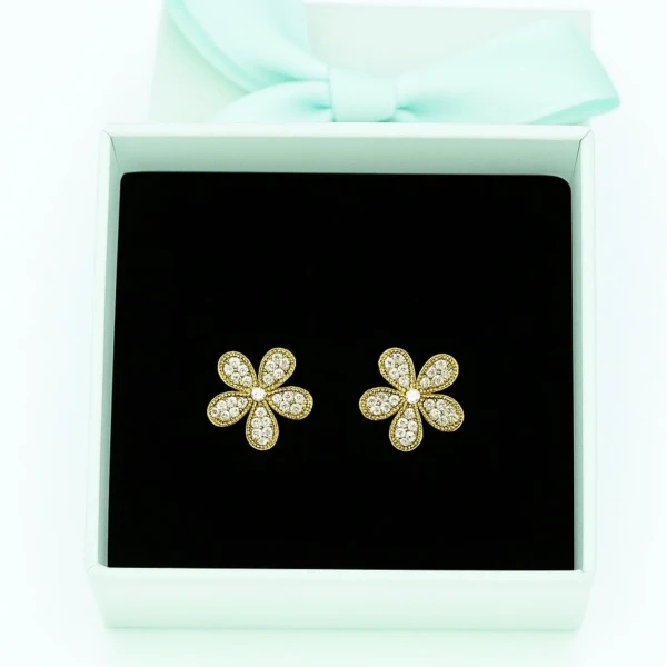 Brinco Flor Cravejada com Zircônias Delicadas