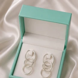 Trio oval