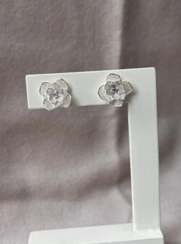Brinco Flor com pedra Rosa