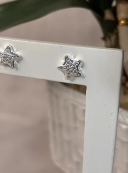 Brinco estrela com zircônia