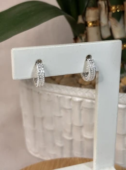 Dupla de argola com furos vazados