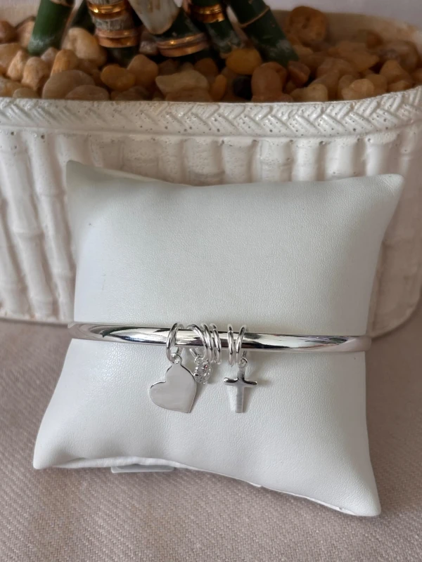 Bracelete com Pingentes