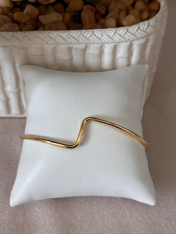 Bracelete Fio com Dobra Elegante e Moderno