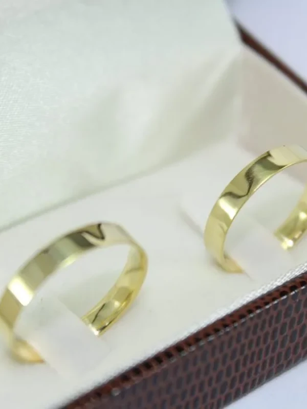 Aliança ouro 18k Cartagena Reta 4mm