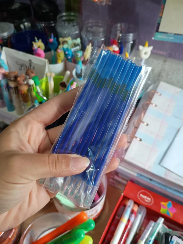 Recarga de caneta fofa azul e preta