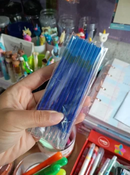 Recarga de caneta fofa azul e preta