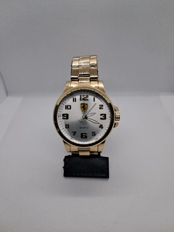 RELOGIO DOURADO FERRARI
