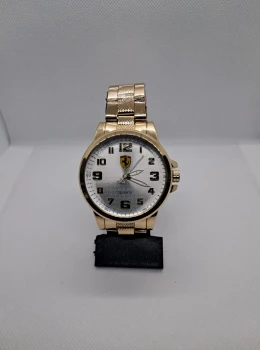 RELOGIO DOURADO FERRARI