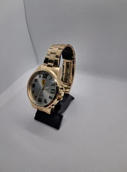 RELOGIO DOURADO FERRARI