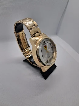 RELOGIO DOURADO FERRARI