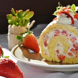 Rocambole Cremoso de Morango