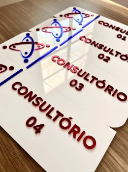 PLACA IDENTIFICAÇÃO PORTA