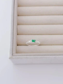 Anel aro grummet + zirconia quadrada Verde Esmeralda - TAM 19